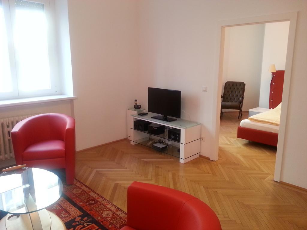 - Cav 4* Viena