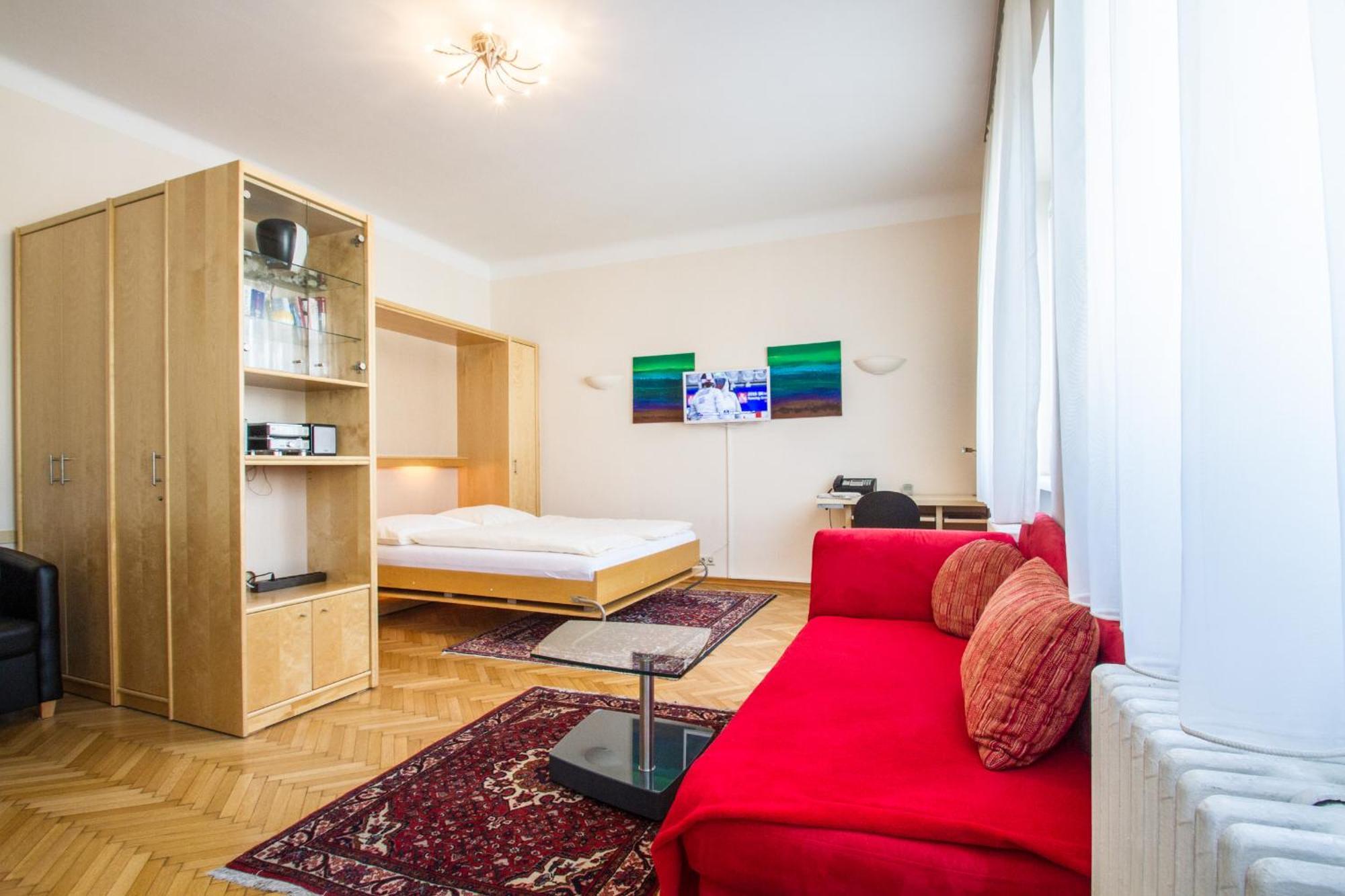 - Cav Apartahotel Viena
