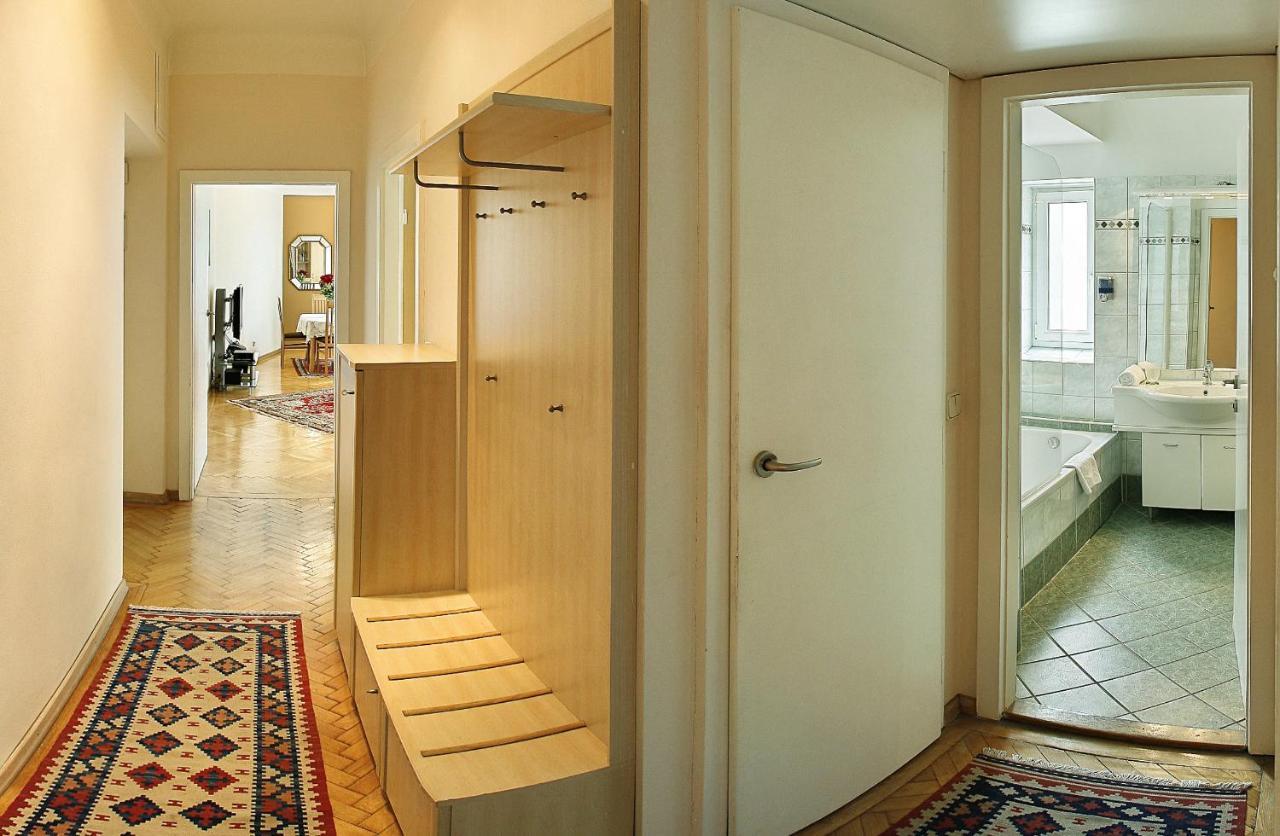 - Cav Apartahotel