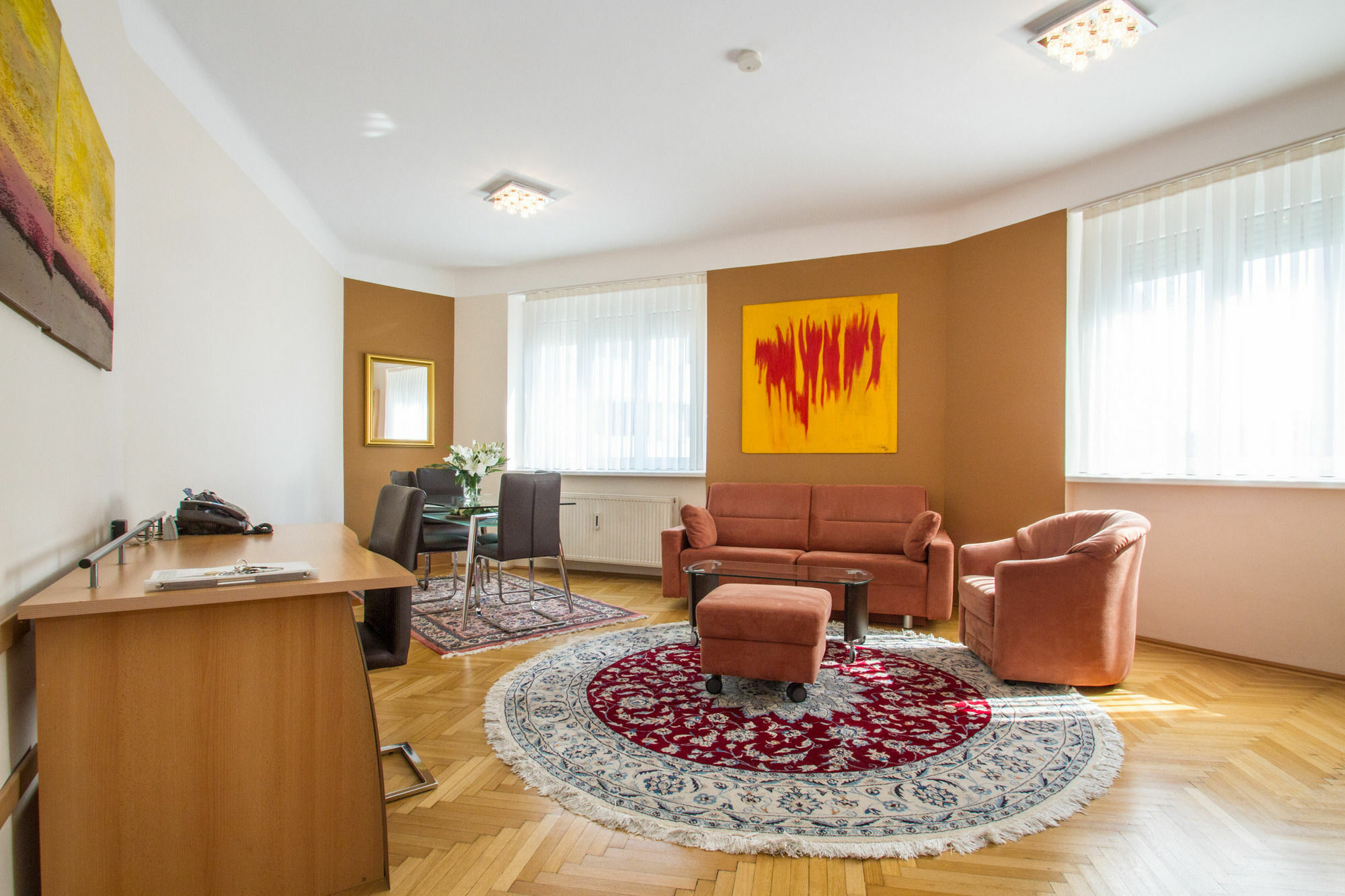 - Cav Apartahotel 4*