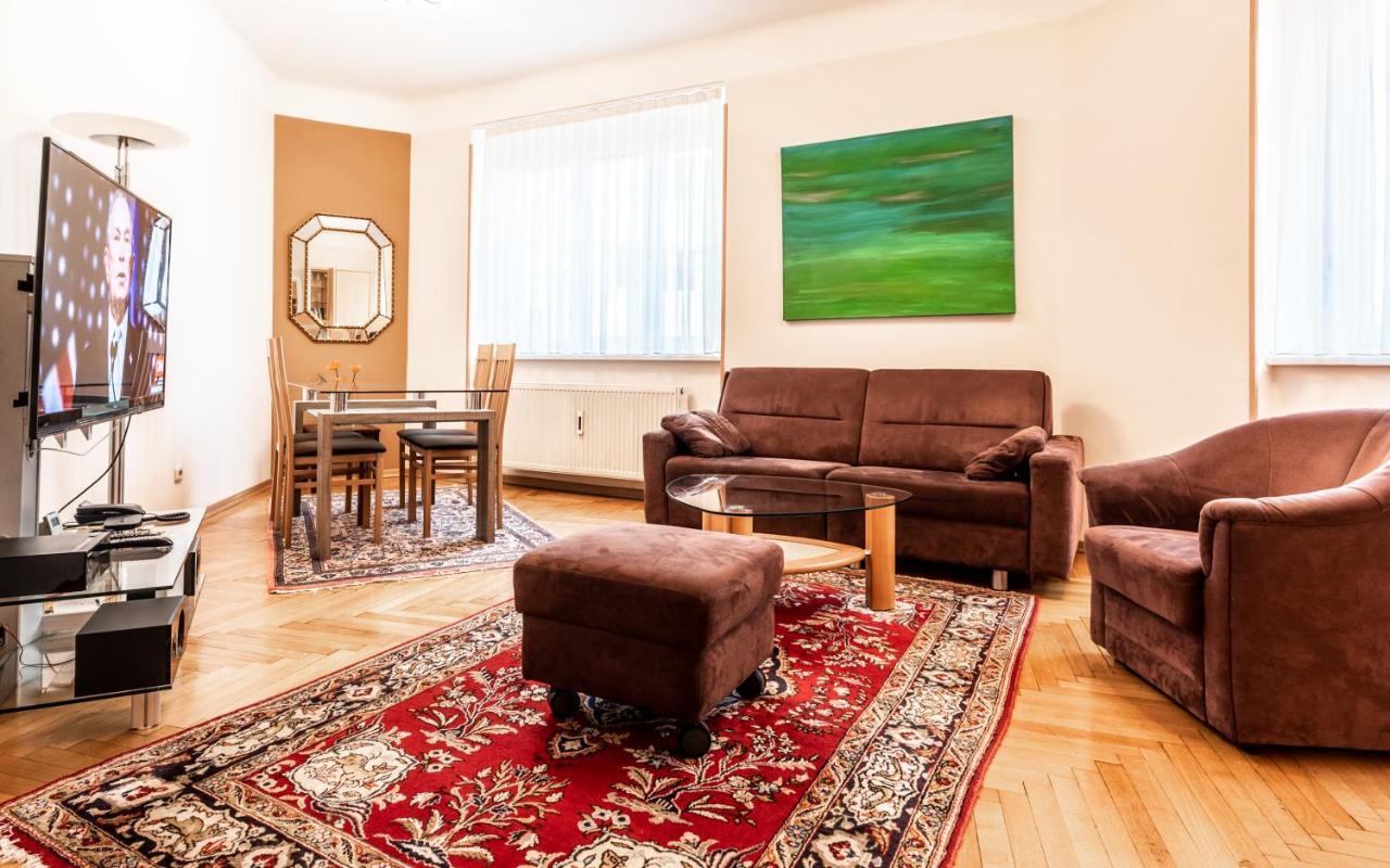 - Cav Apartahotel Viena