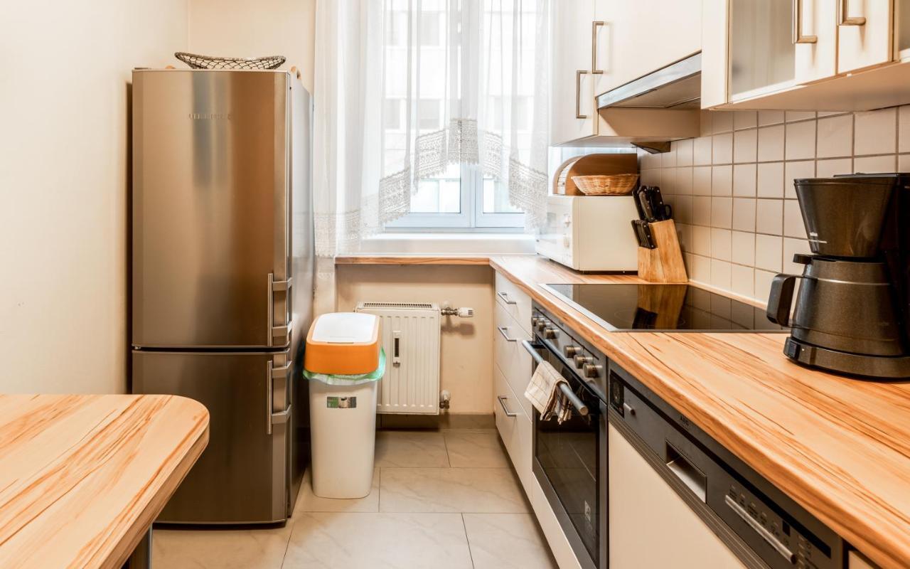 - Cav Apartahotel Viena