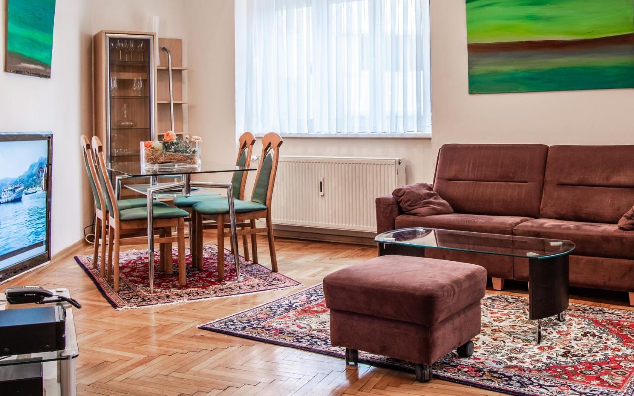 - Cav Apartahotel
