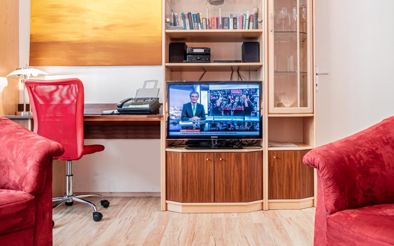 - Cav Apartahotel Viena